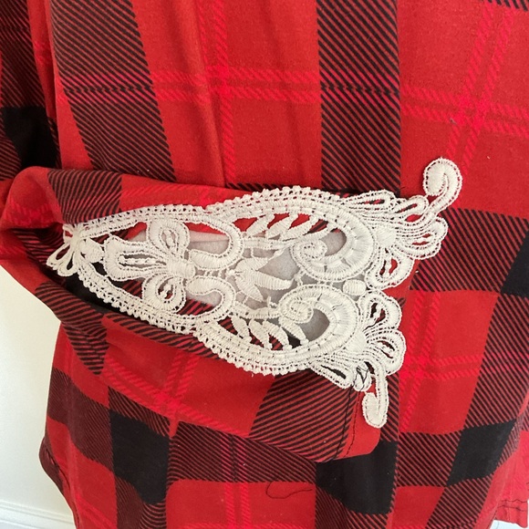 Stretchy soft Buffalo check tunic with lace trim. Size XL - Picture 5 of 6